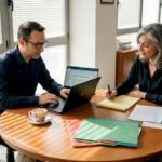 Il responsabile IT e il titolare dell’azienda si confrontano sulle strategie per garantire la sicurezza informatica.