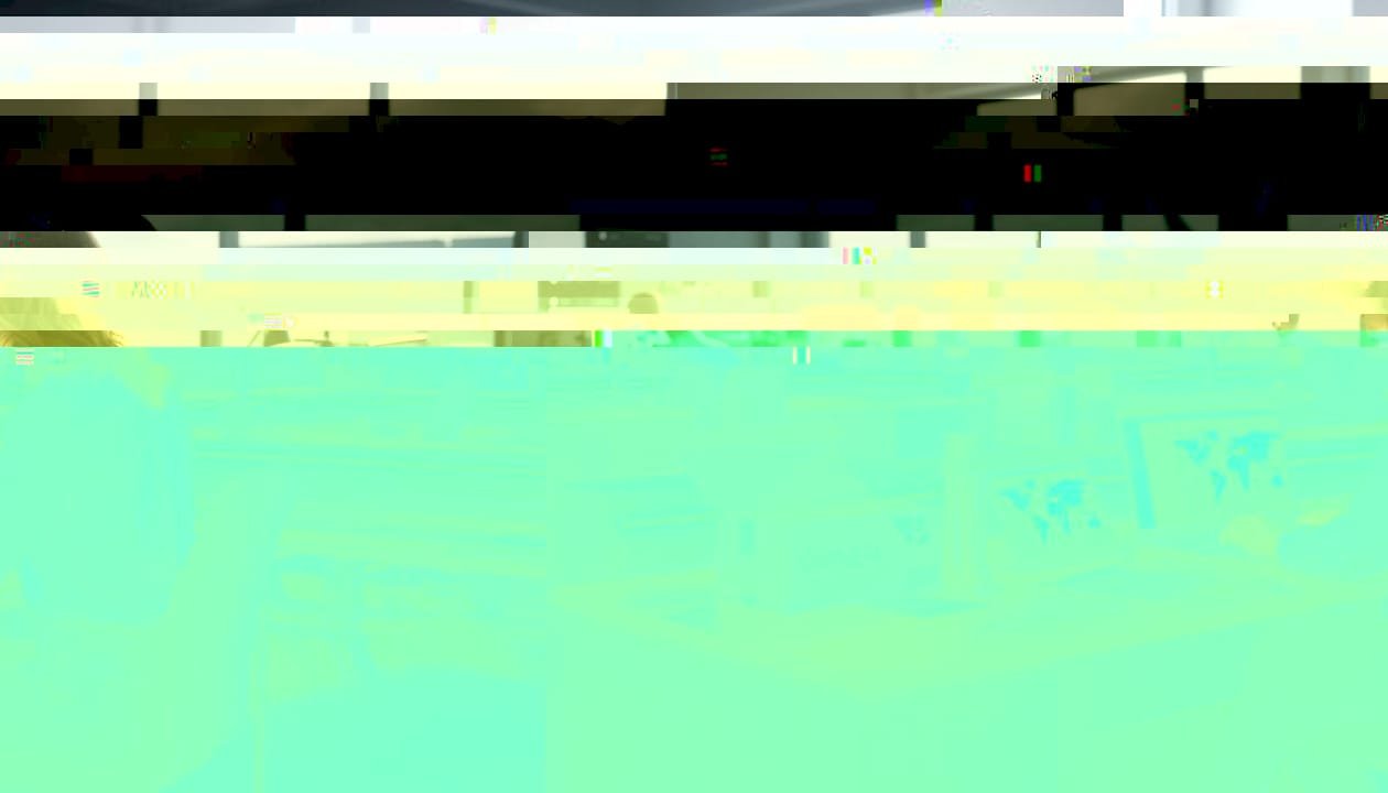 In un piccolo ufficio di una PMI, due colleghi si occupano quotidianamente della gestione dei dati.