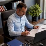 Il responsabile IT si occupa di verificare e aggiornare le policy di sicurezza all'interno dell’ufficio.