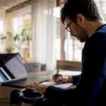 Un esperto IT annota consigli pratici sulla sicurezza delle API